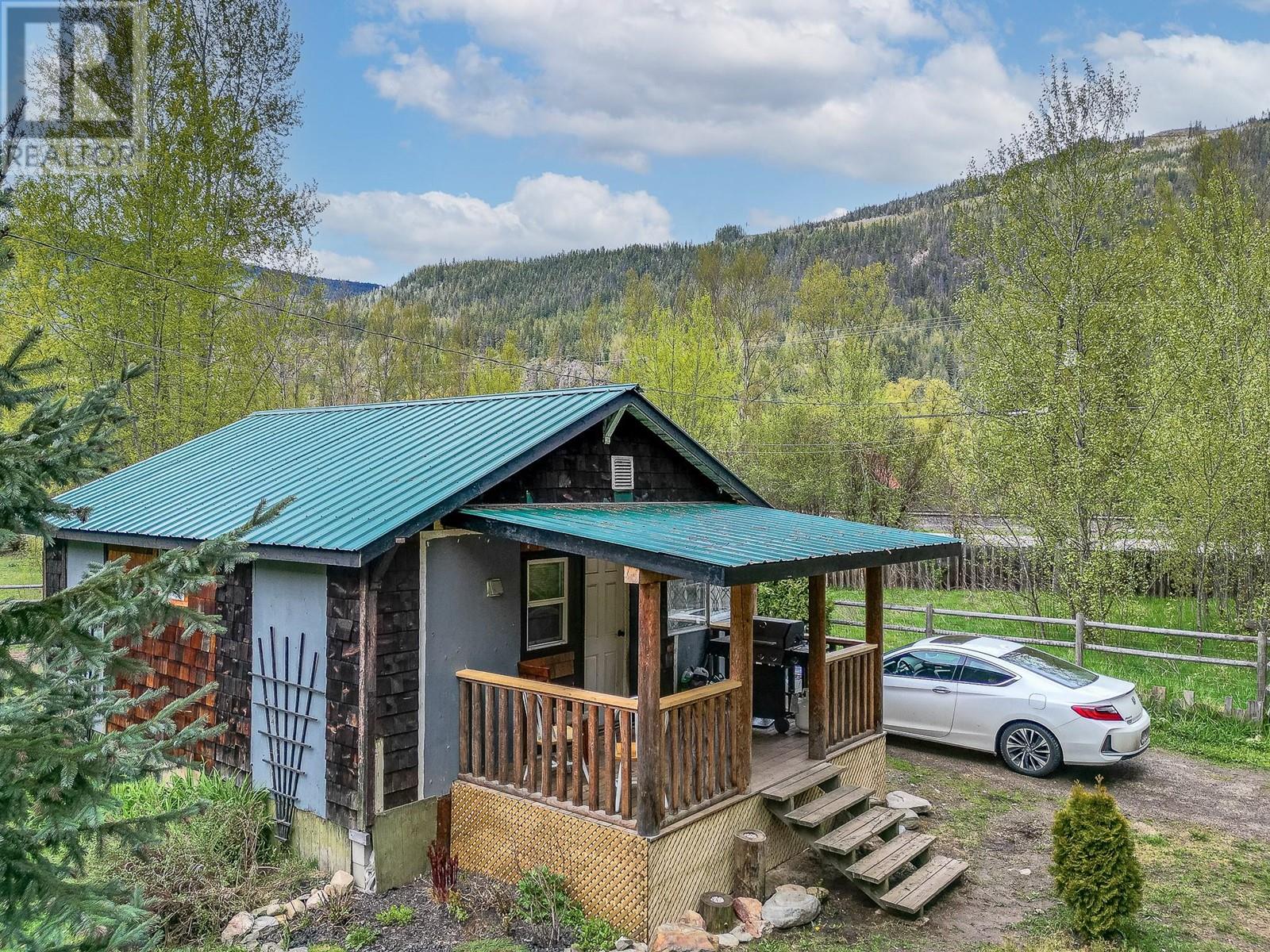 2370 Trans Canada Highway, Sicamous