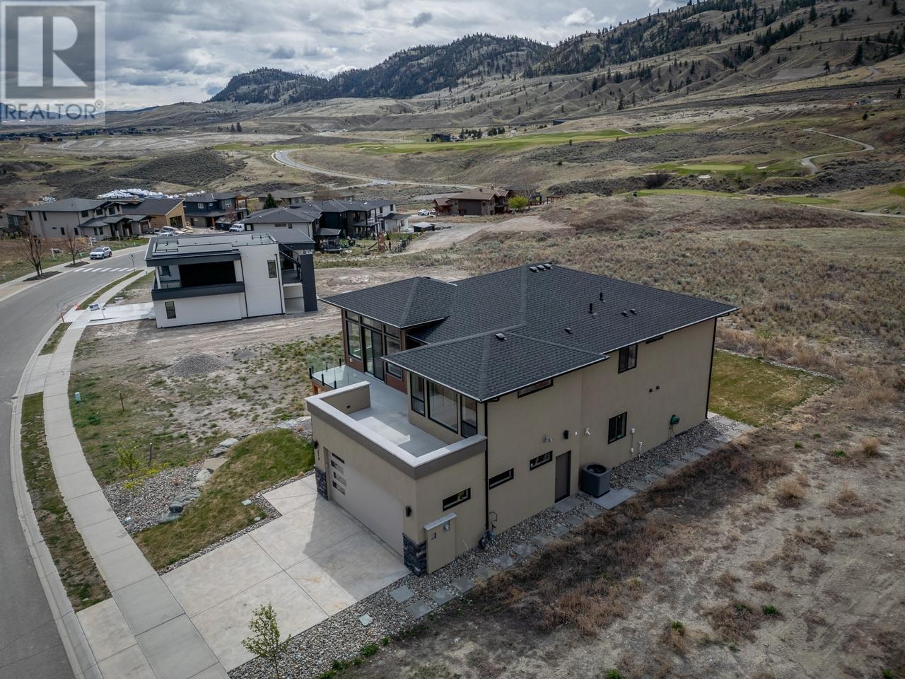 216 HOLLOWAY DRIVE, Tobiano