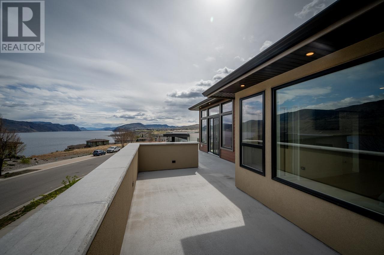 216 HOLLOWAY DRIVE, Tobiano