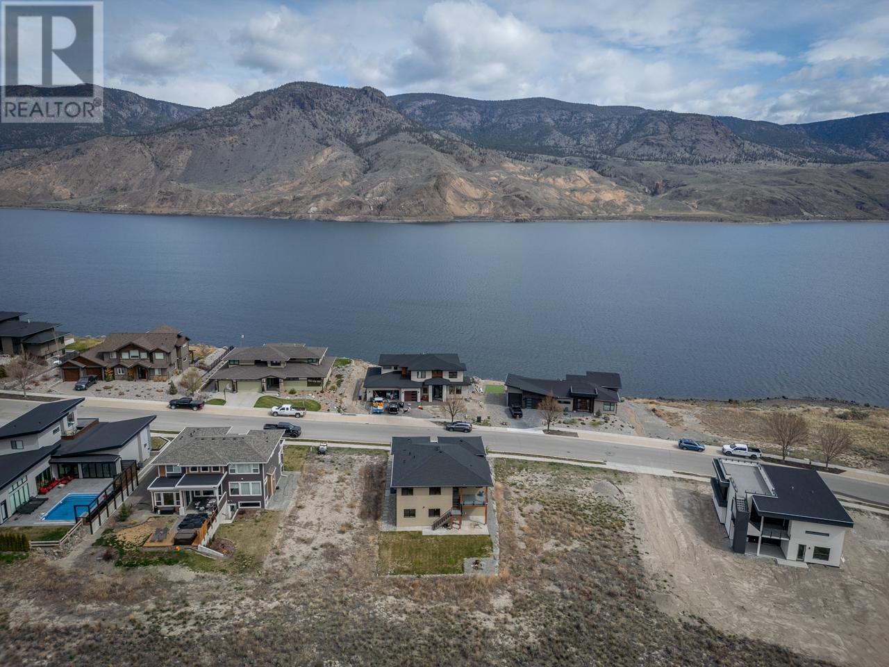 216 HOLLOWAY DRIVE, Tobiano