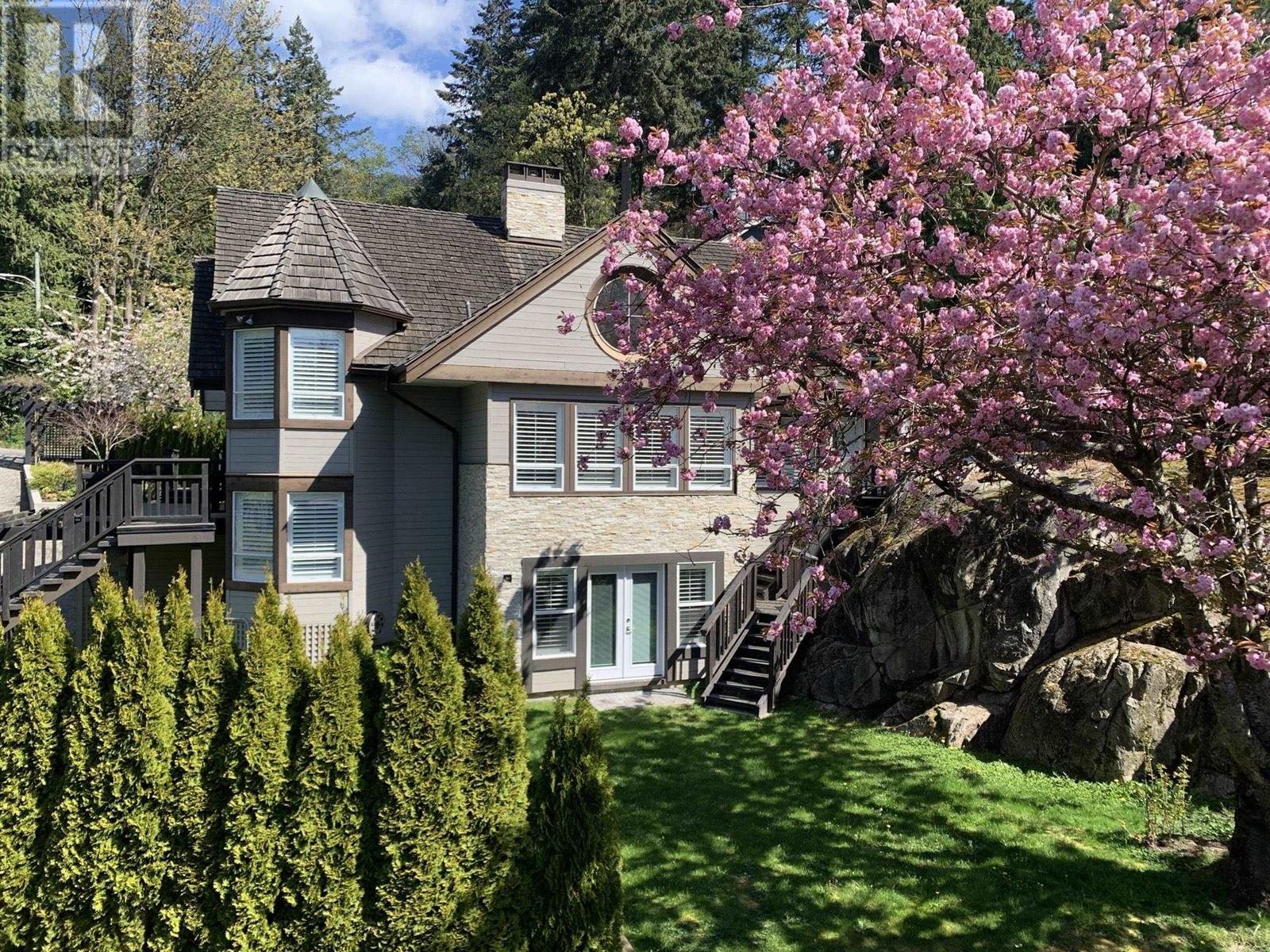 4001 ROSE CRESCENT, West Vancouver