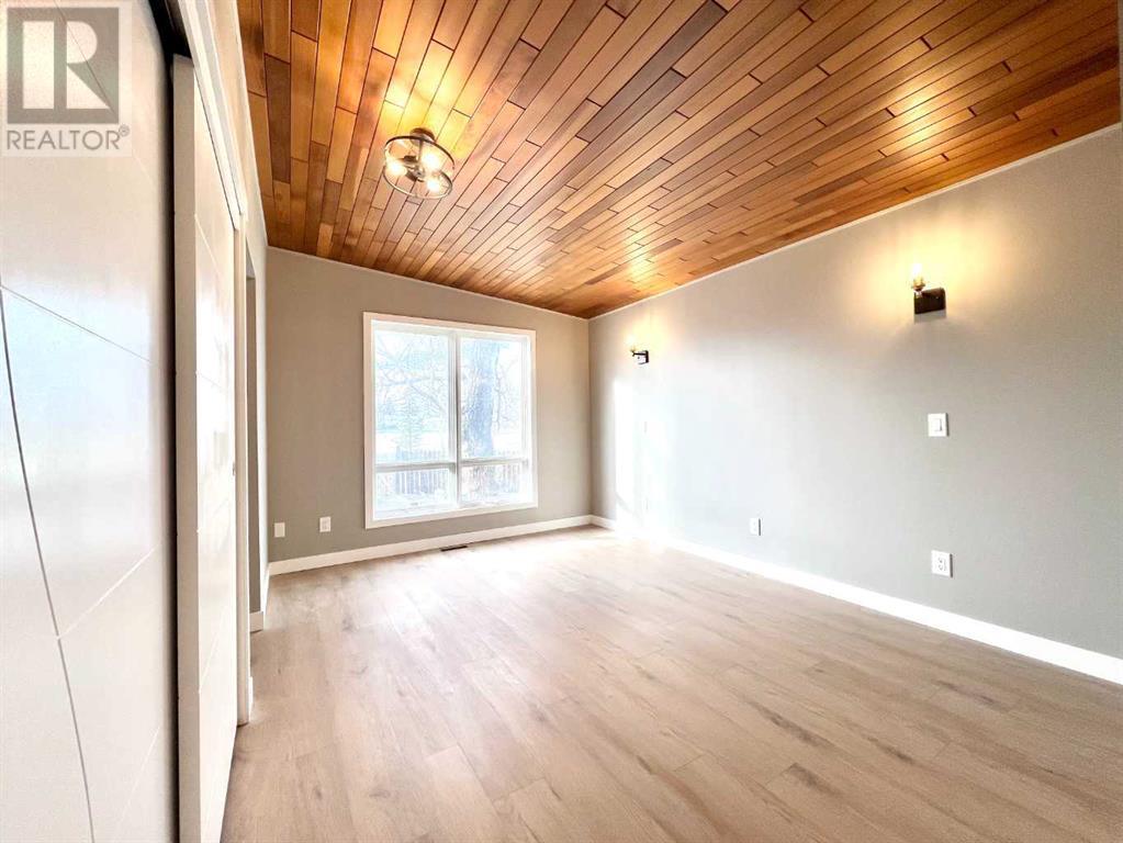 Single Family House Multi-level for Sale in  Margate Place NE Marlborough Calgary 