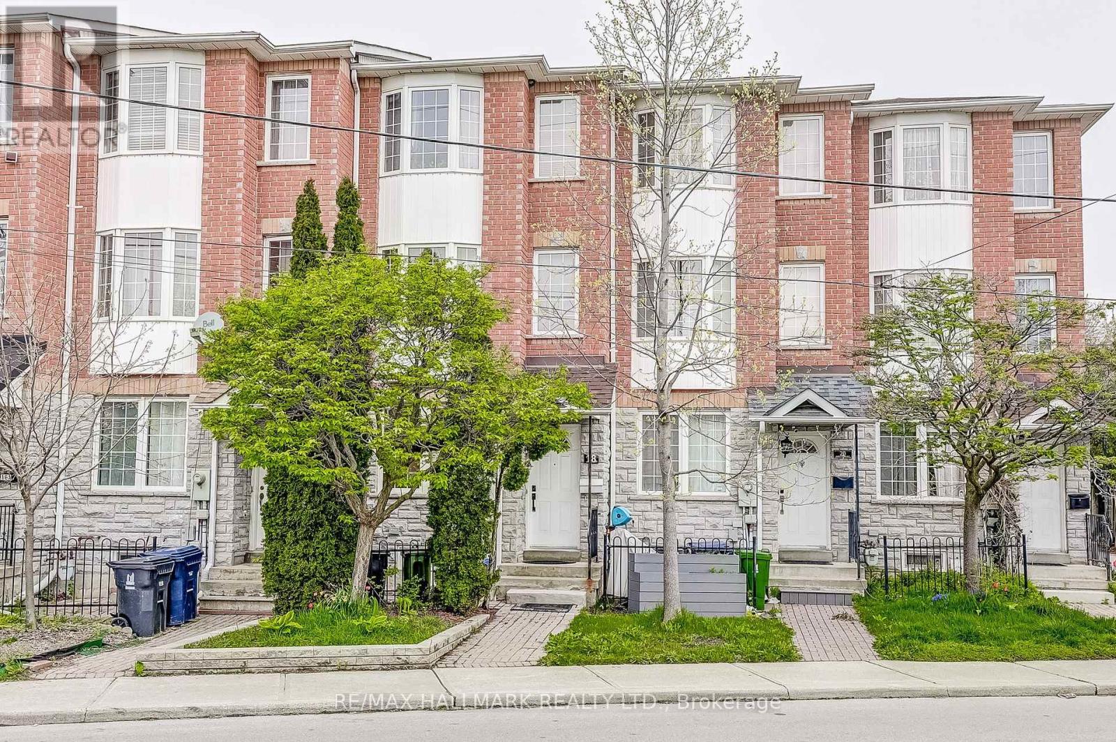 4 Bedroom Townhouse For Sale | 18 Gower St E | Toronto | M4B3P5
