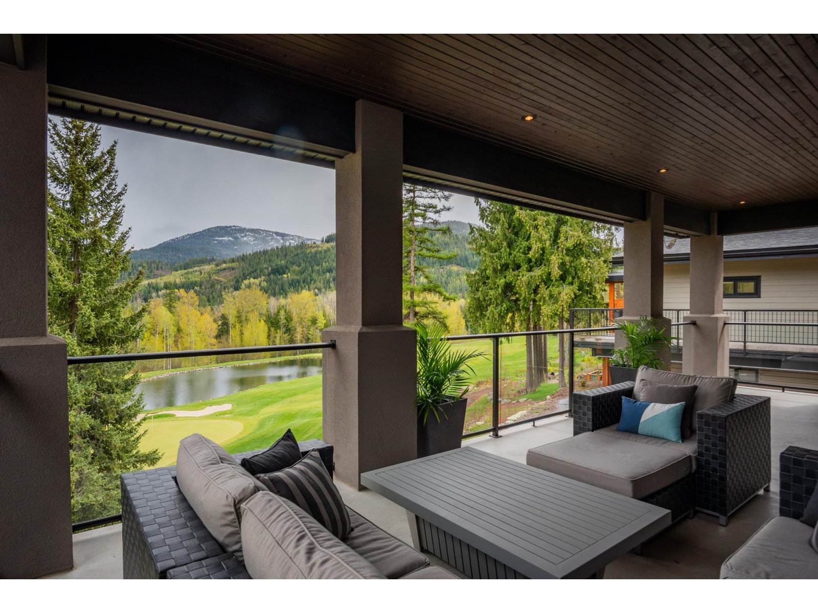 735 REDSTONE DRIVE, Rossland