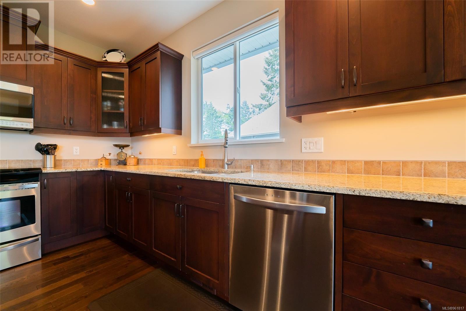 1353 Lundine Lane, Parksville