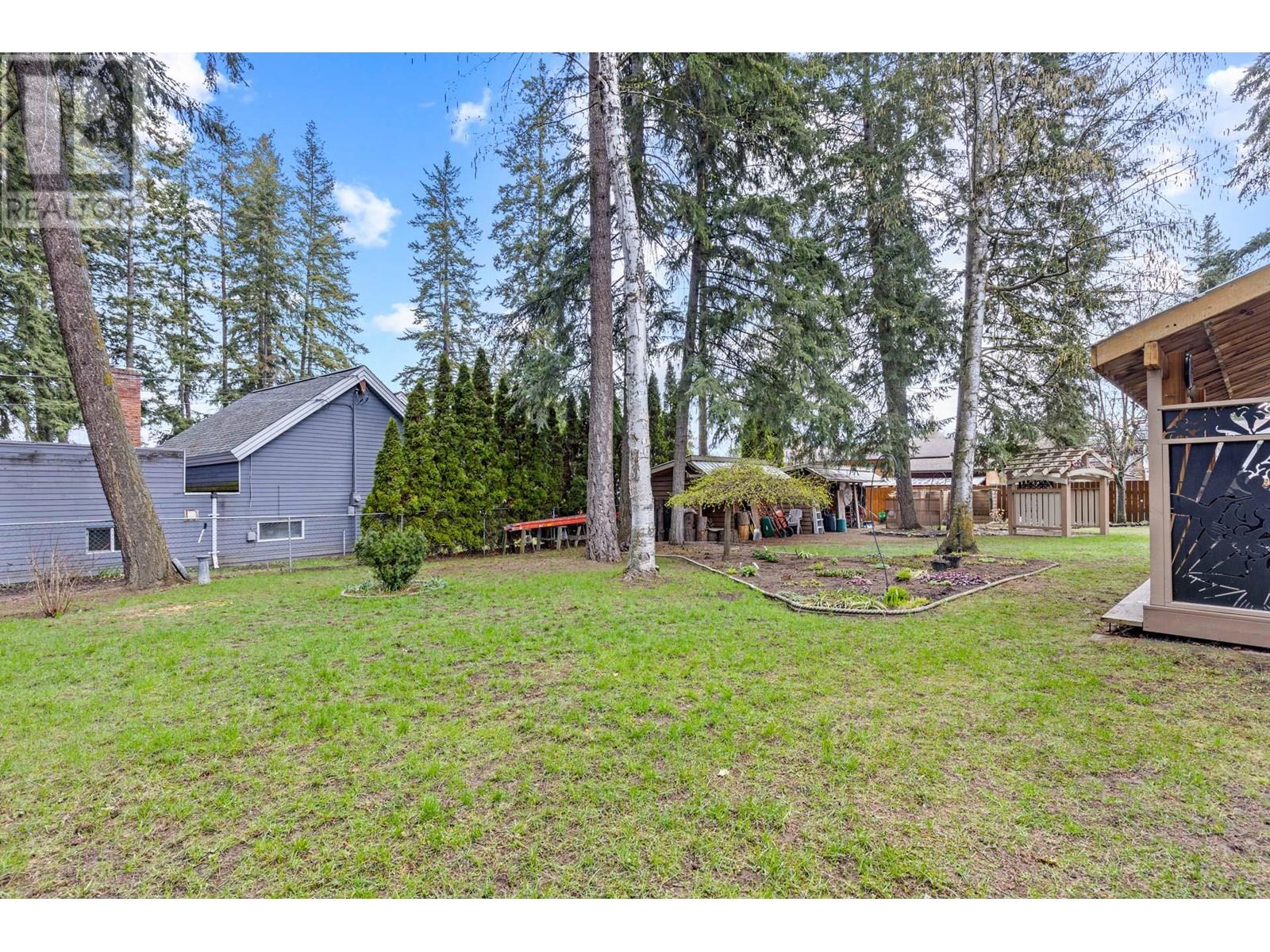  330 25th Street Northeast, Salmon Arm