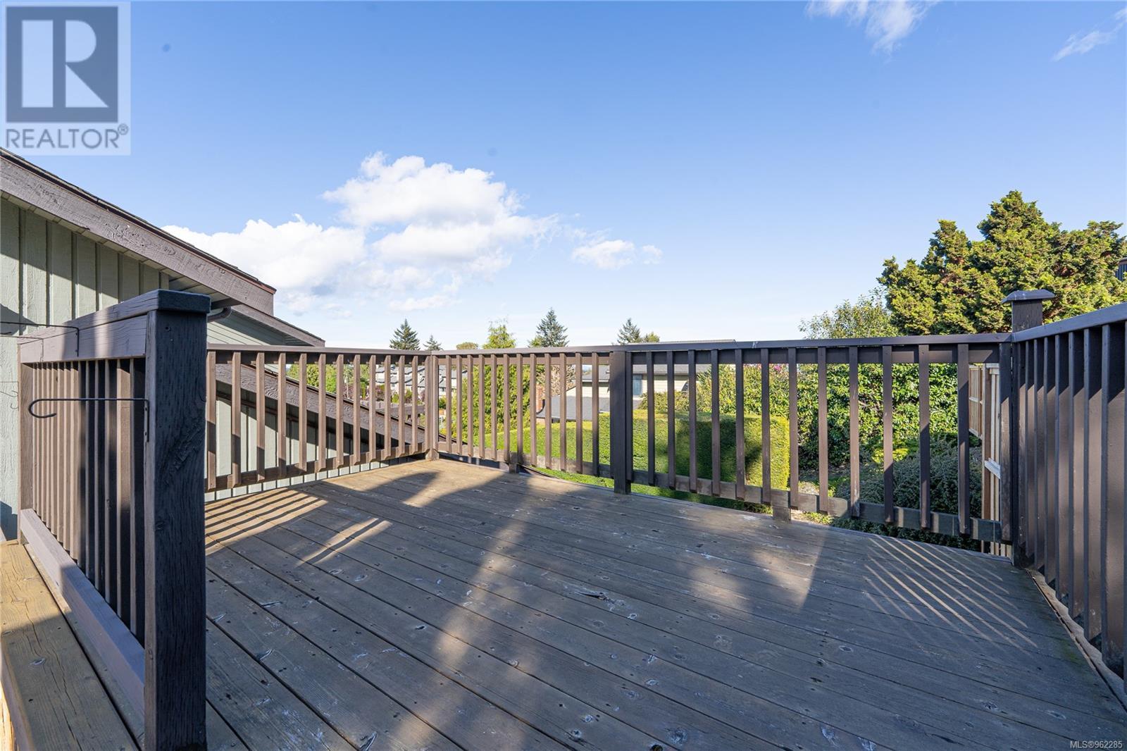  645 Cairndale Road, Colwood