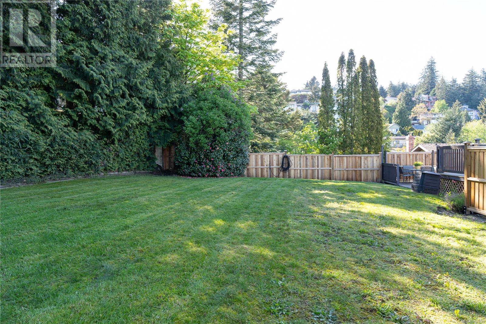  645 Cairndale Road, Colwood