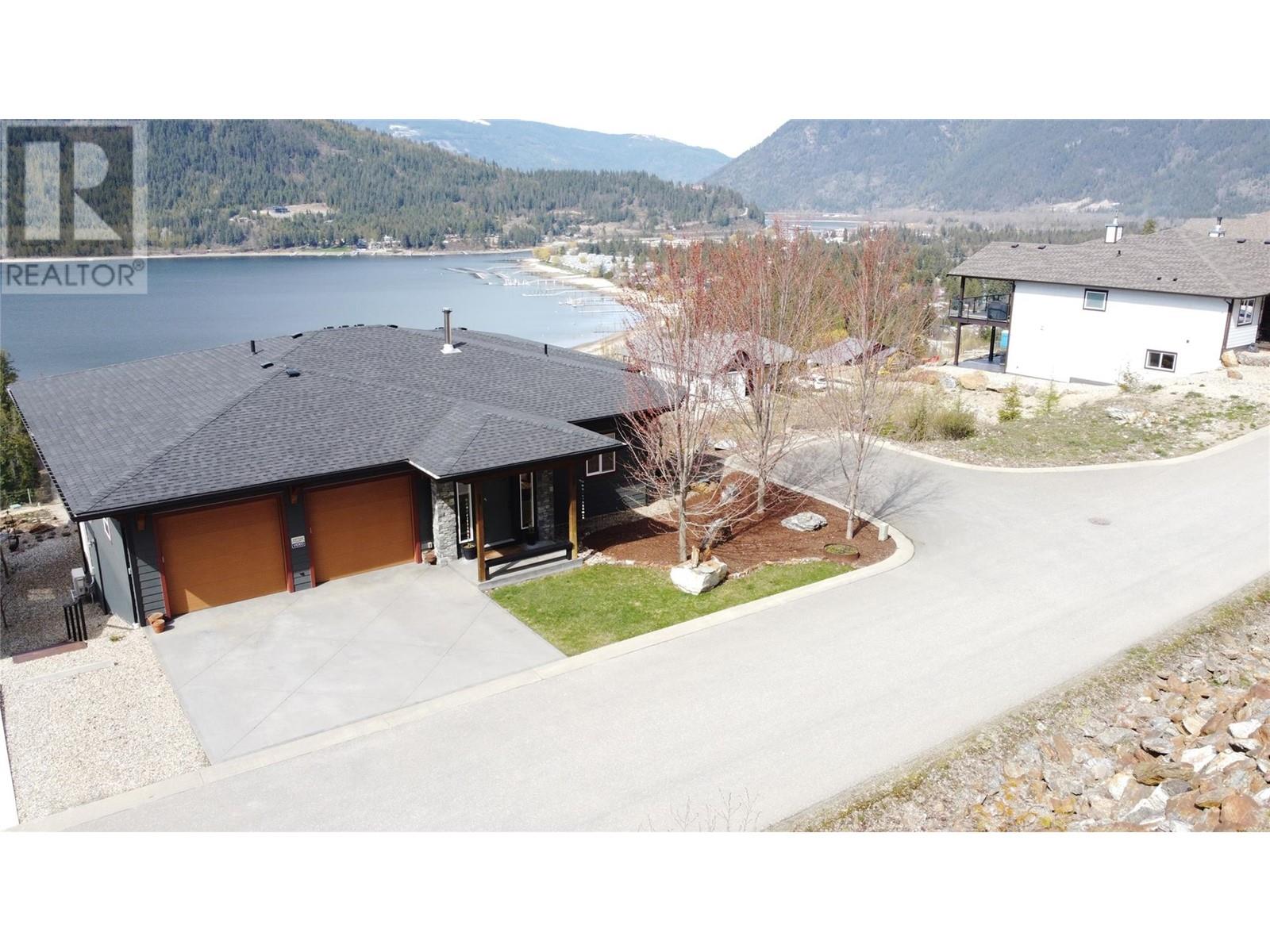  218 Sunset Drive, Sicamous