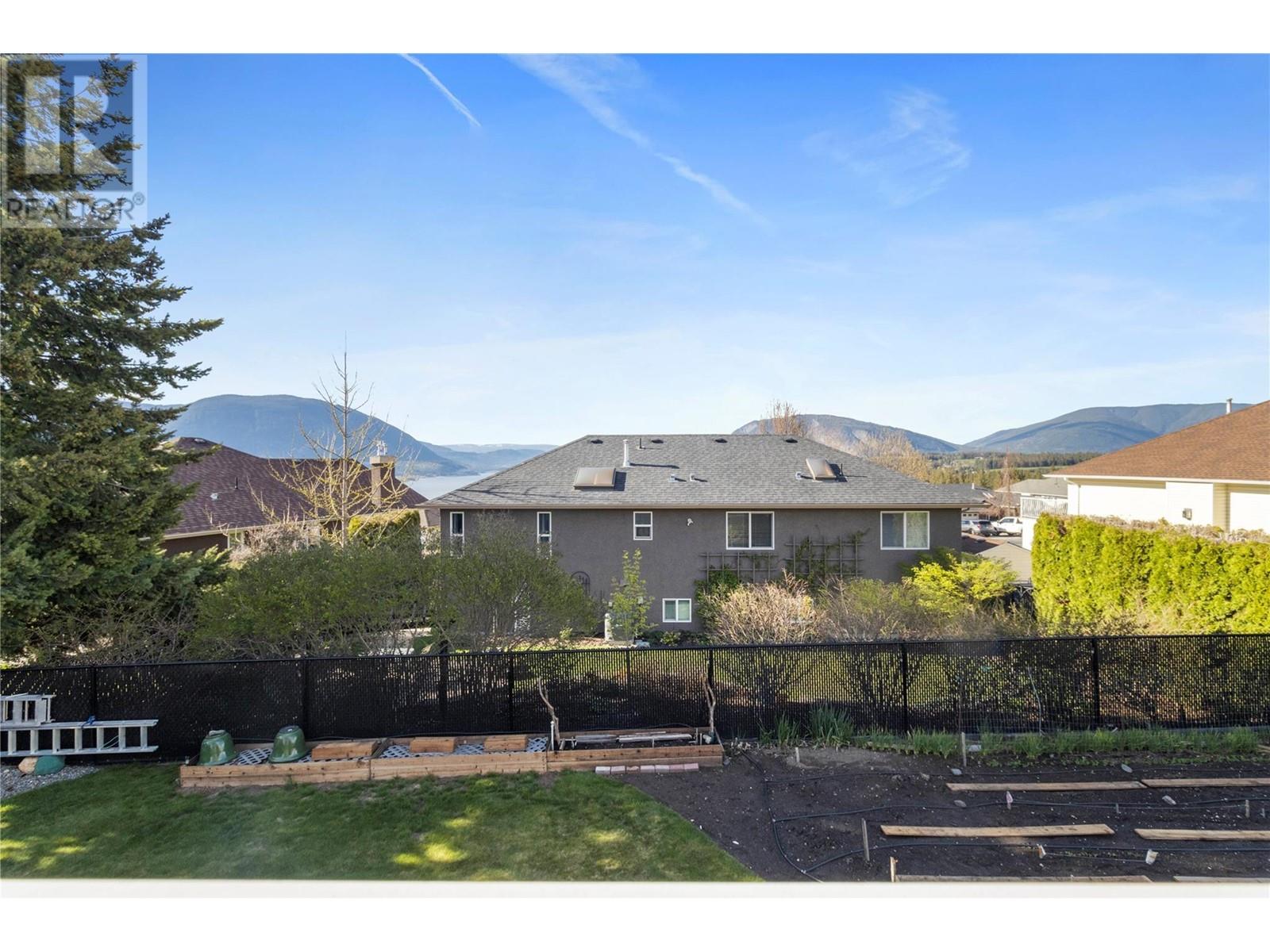  2407 4B Avenue Southeast, Salmon Arm