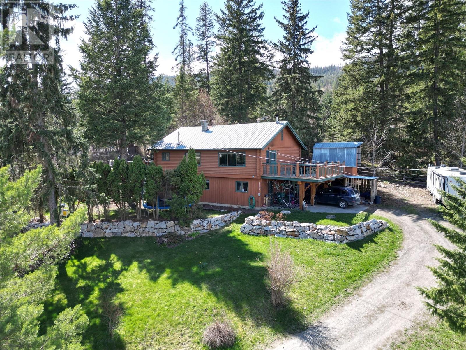  2550 Shuswap Avenue, Lumby