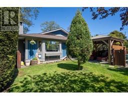 1692 Christmas Ave, Saanich