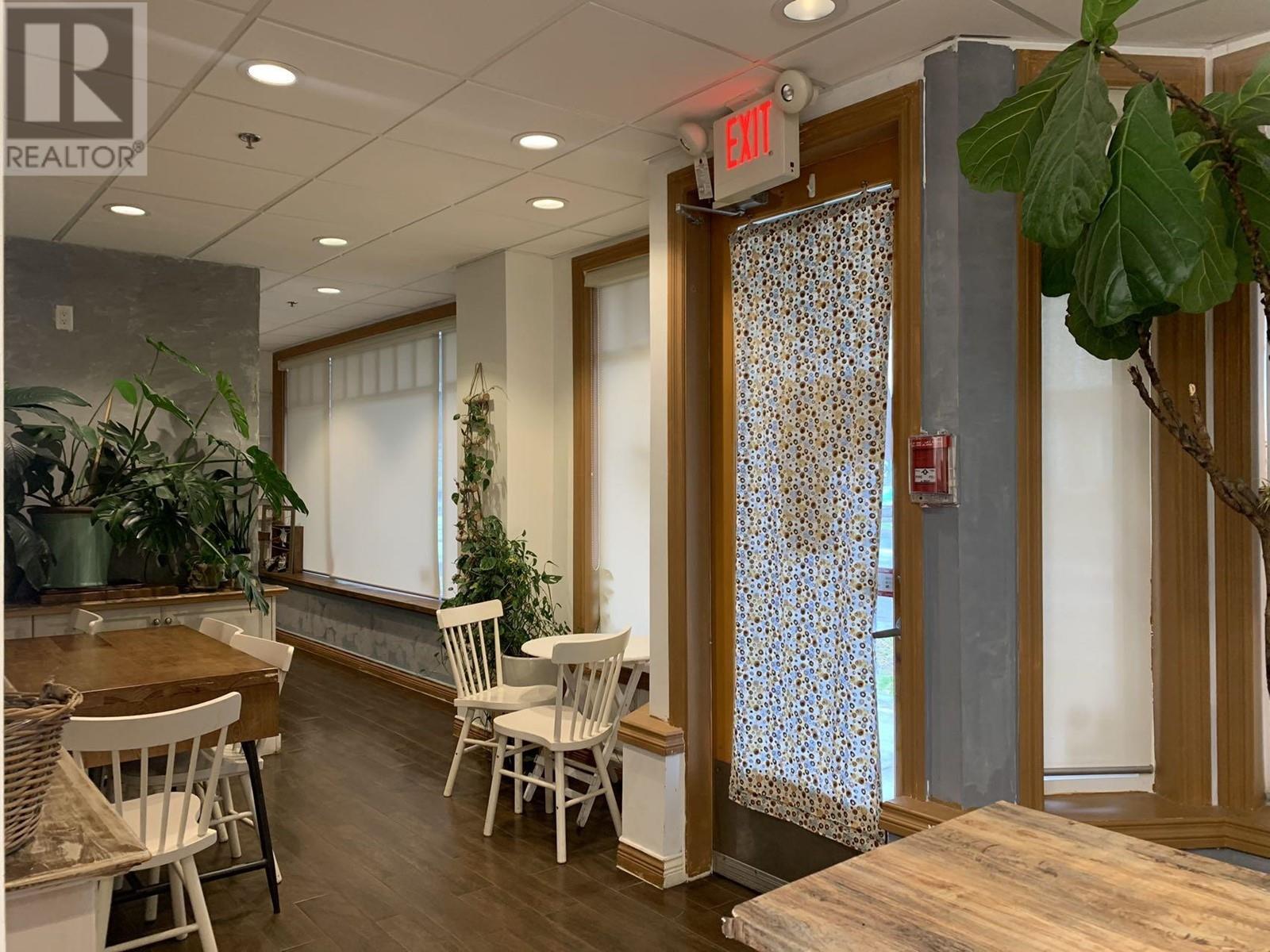 13 & 14 3993 Chatham Street, Richmond