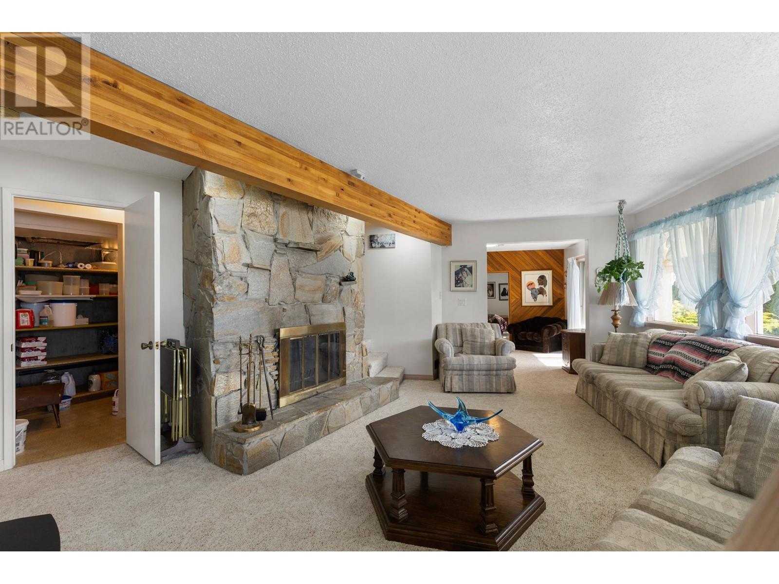  6363 Topham Place, Peachland