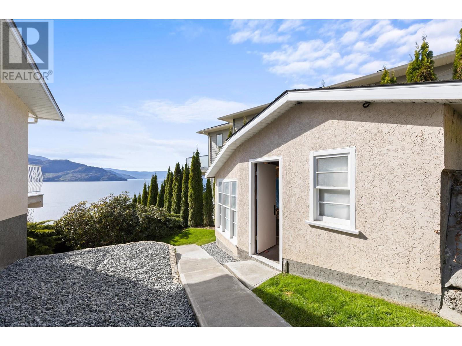 6363 Topham Place, Peachland