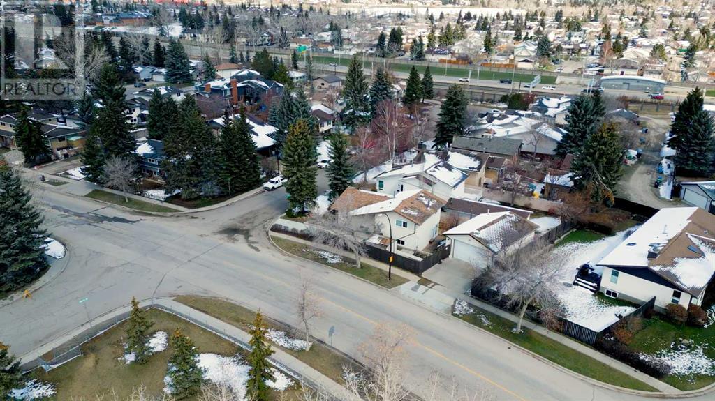 Single Family House 4 Level for Sale in  Silvergrove Place NW Silver Springs Calgary 