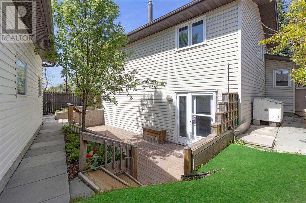 Single Family House 4 Level for Sale in  Silvergrove Place NW Silver Springs Calgary 