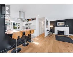 1271 PINEWOOD CRESCENT, North Vancouver