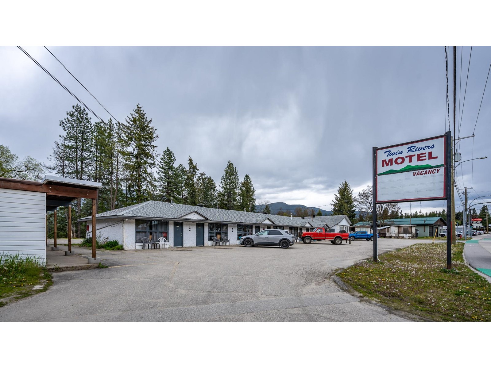 1485 Columbia Avenue, South Castlegar