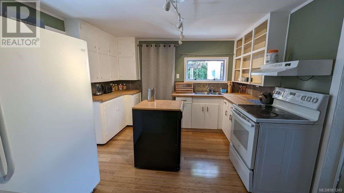 1911 19th Ave, Campbell River real estate listing 961249