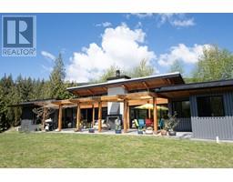 996 REED ROAD, Gibsons