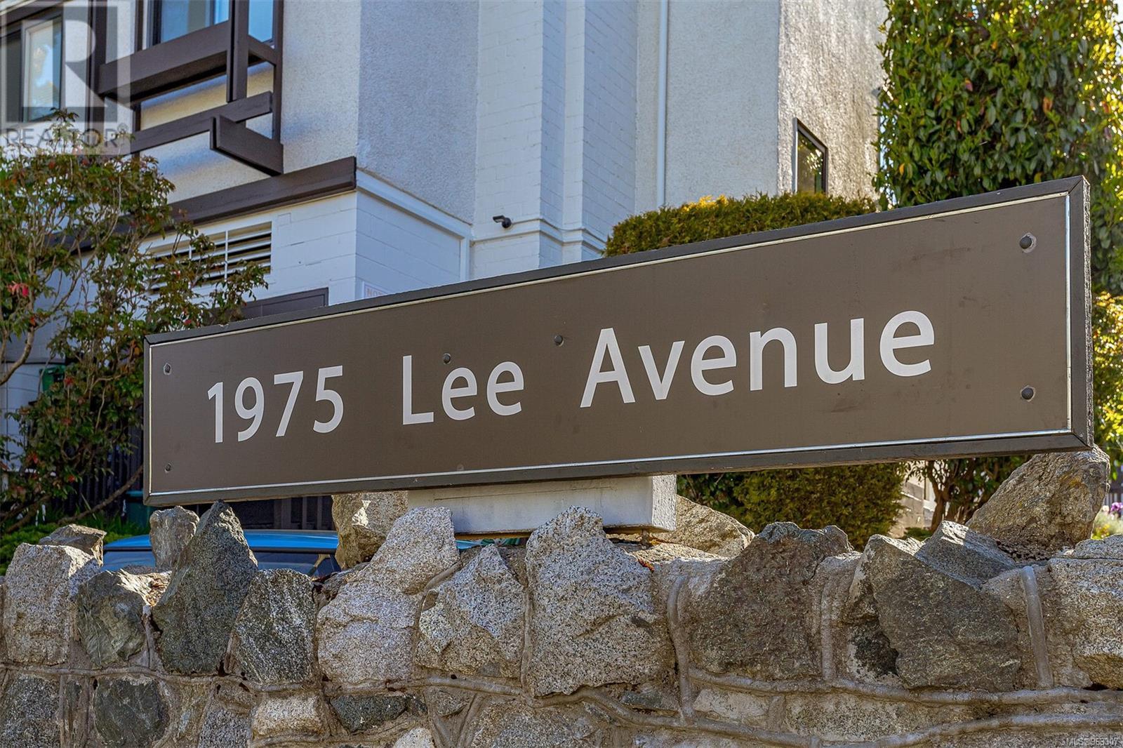 107 1975 Lee Avenue, Victoria