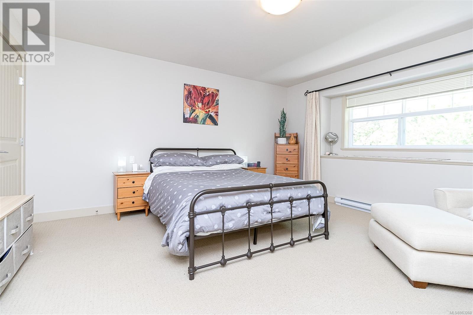 3 3957 South Valley Drive, Saanich