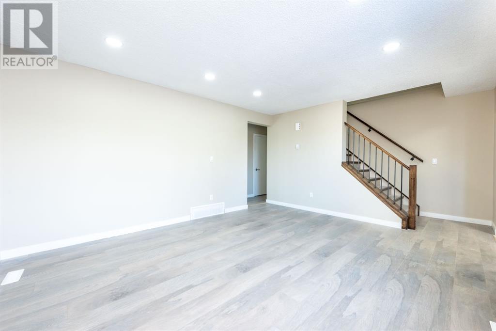 Single Family House for Sale in  whitworth Way NE Whitehorn Calgary 