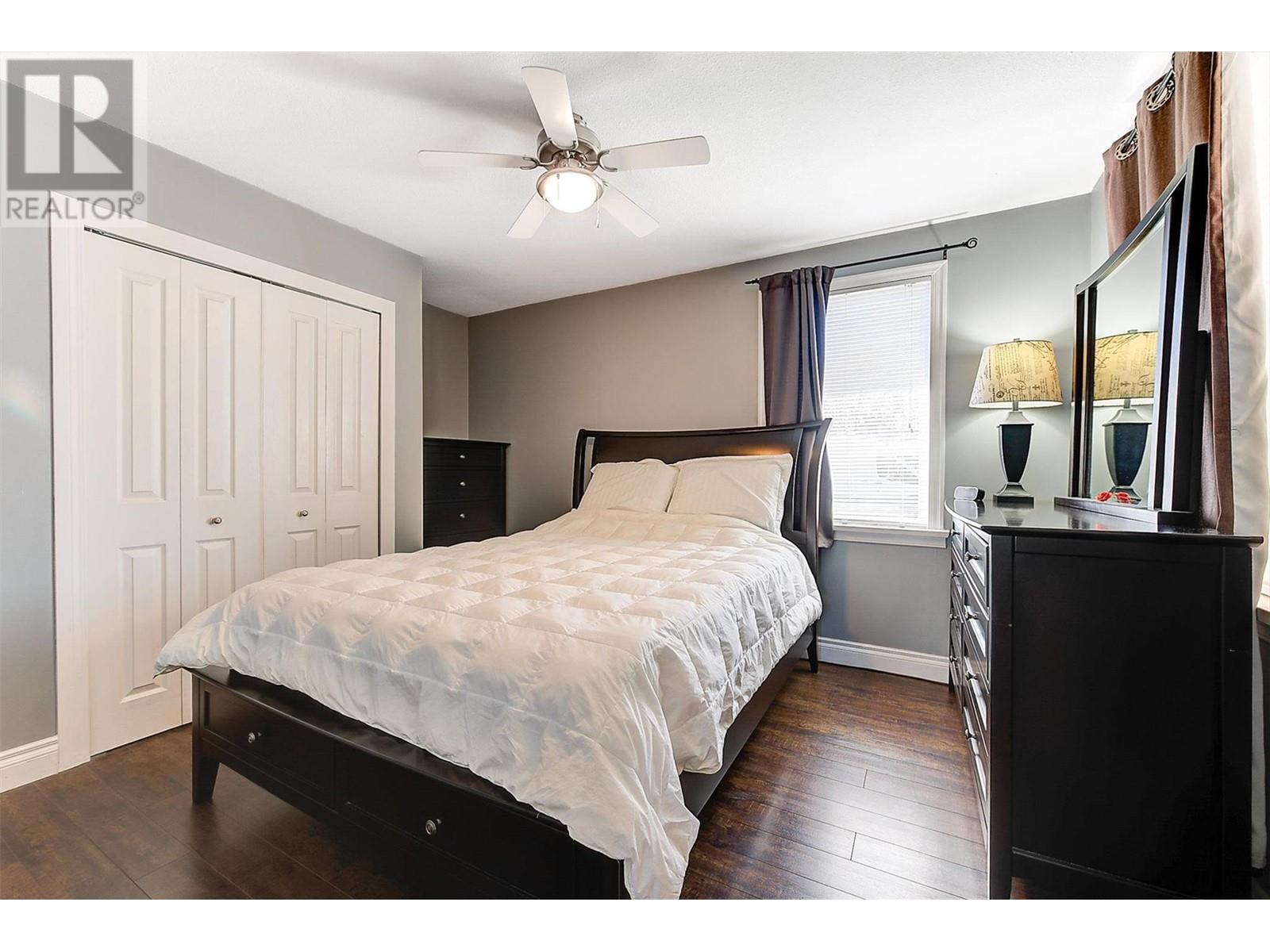 Photo 10 of 559 Cambridge Avenue, Kelowna BC