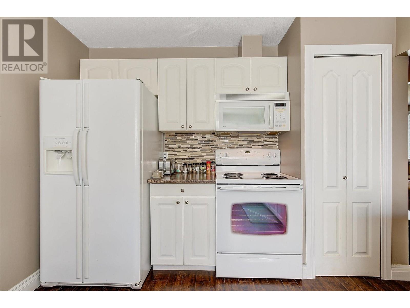 Photo 13 of 559 Cambridge Avenue, Kelowna BC