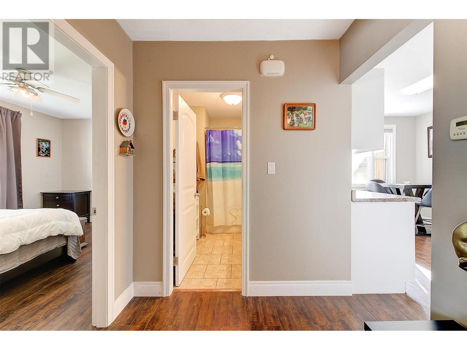 Photo 15 of 559 Cambridge Avenue, Kelowna BC