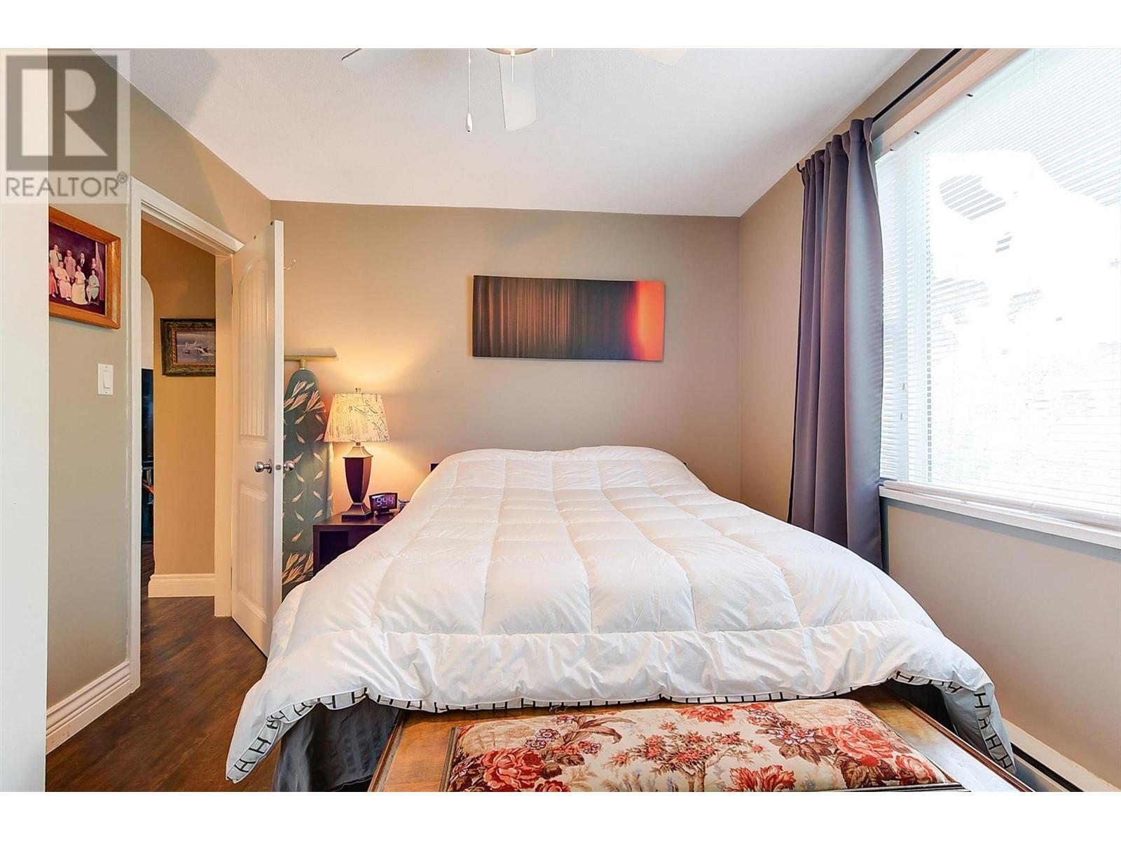 Photo 16 of 559 Cambridge Avenue, Kelowna BC