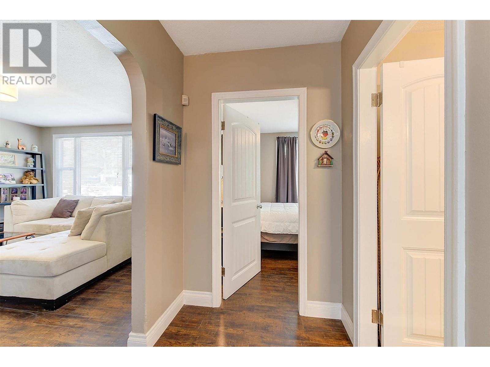 Photo 18 of 559 Cambridge Avenue, Kelowna BC