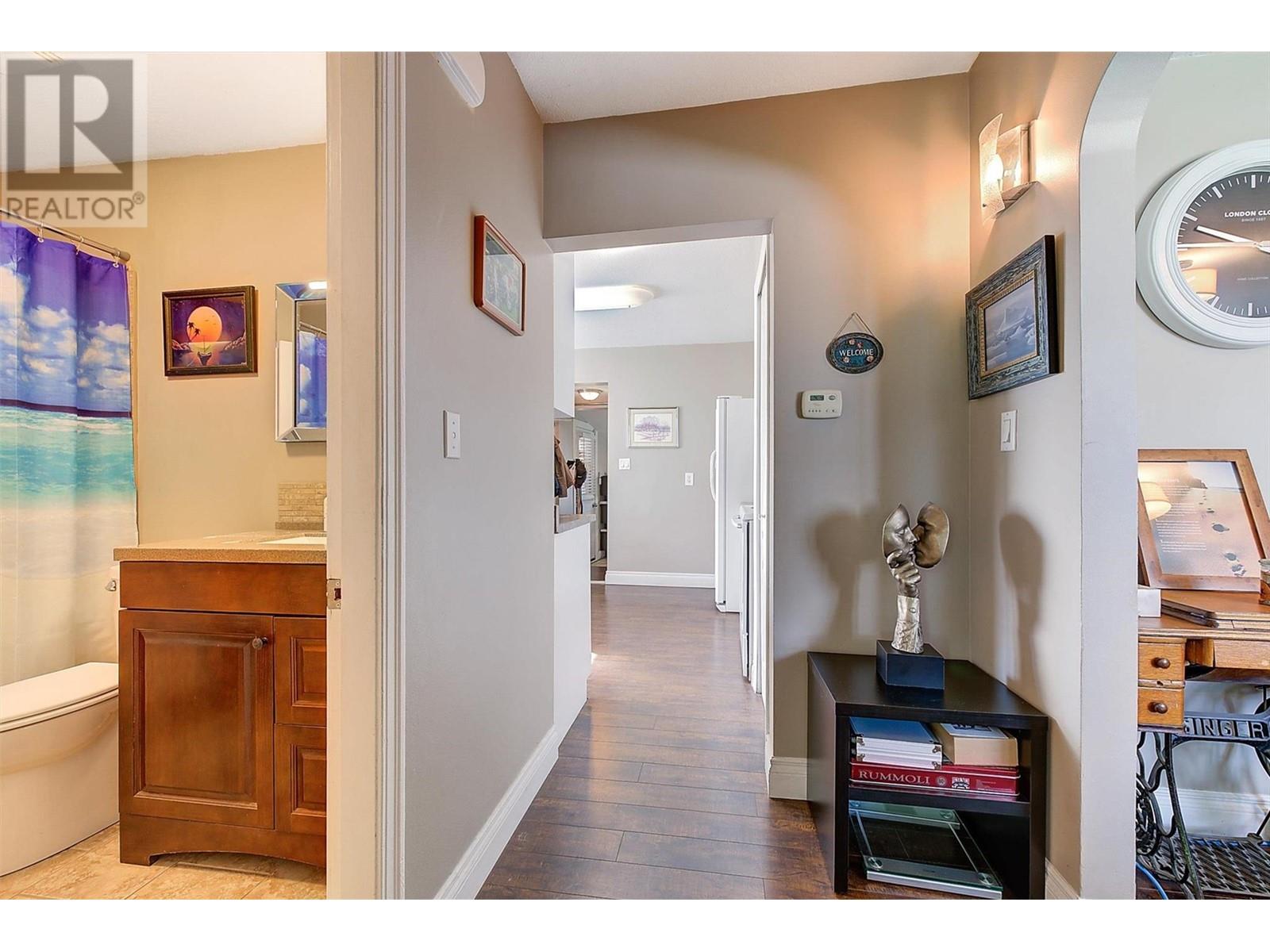 Photo 19 of 559 Cambridge Avenue, Kelowna BC