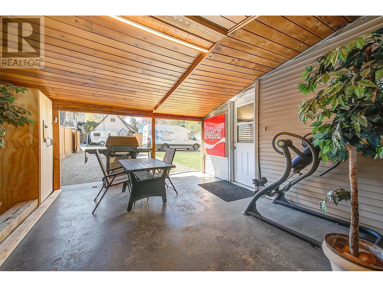 Photo 23 of 559 Cambridge Avenue, Kelowna BC