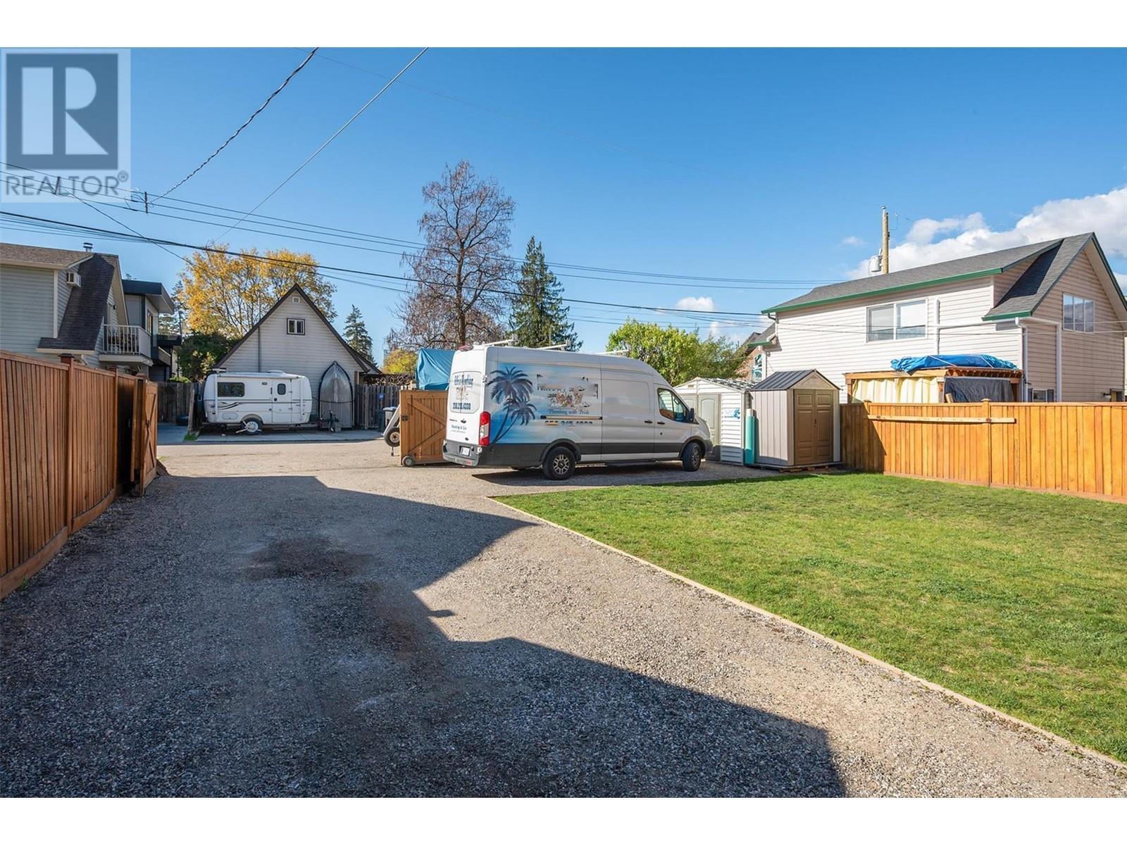 Photo 26 of 559 Cambridge Avenue, Kelowna BC