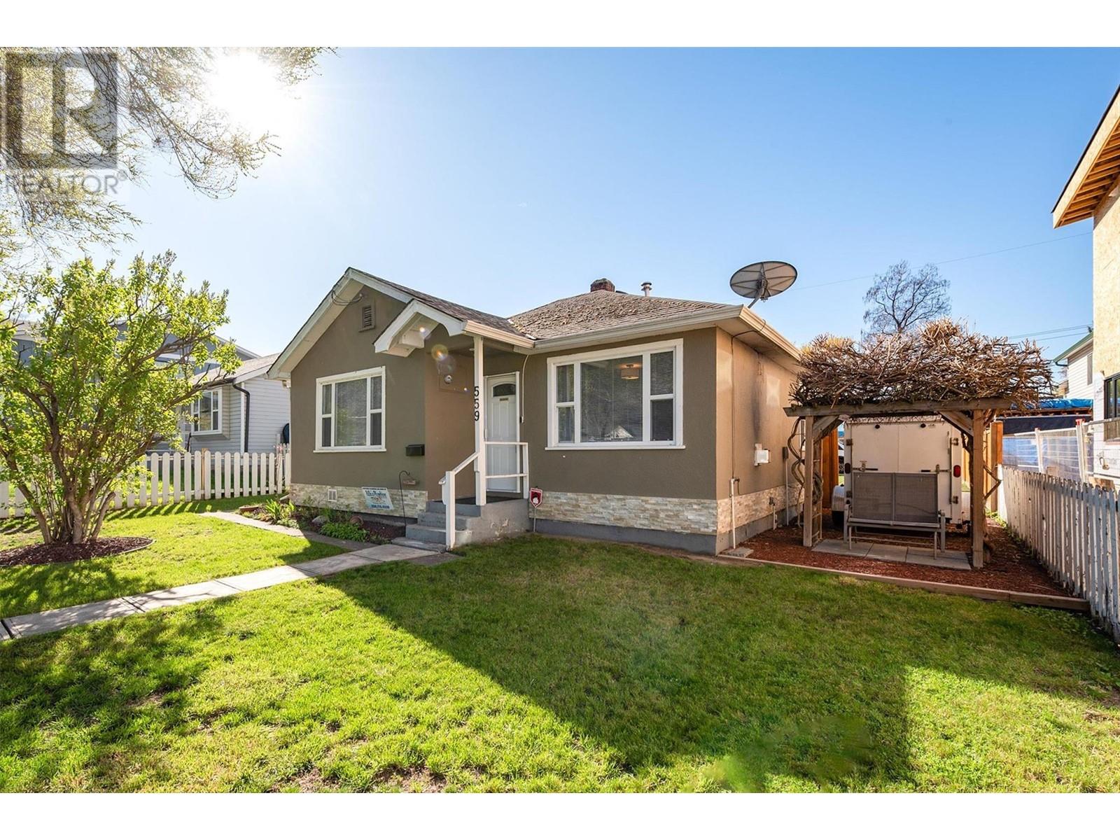 Photo 29 of 559 Cambridge Avenue, Kelowna BC
