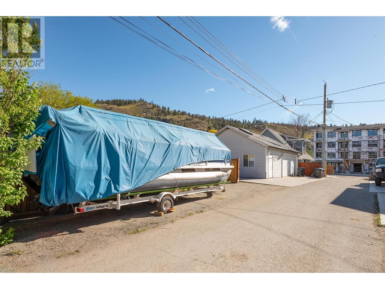 Photo 30 of 559 Cambridge Avenue, Kelowna BC