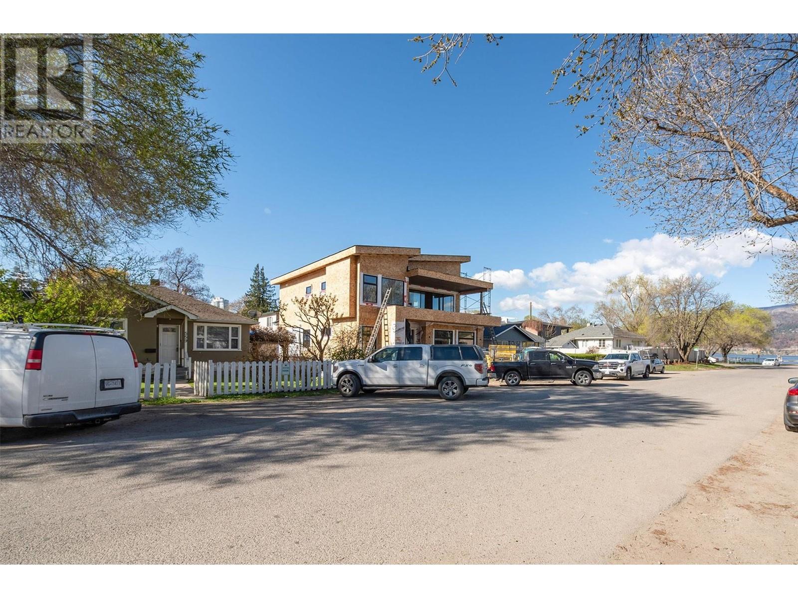 Photo 31 of 559 Cambridge Avenue, Kelowna BC