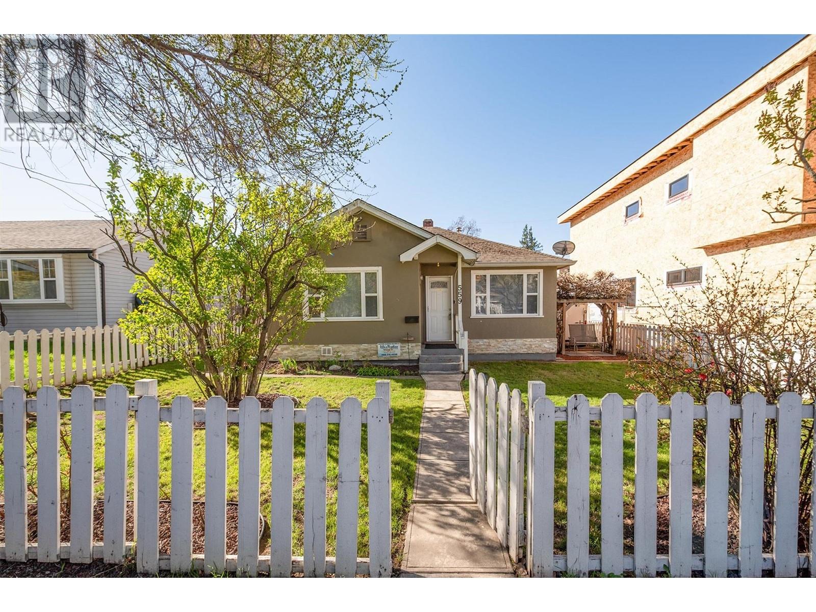 Photo 6 of 559 Cambridge Avenue, Kelowna BC