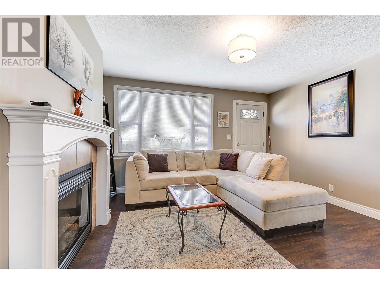Photo 8 of 559 Cambridge Avenue, Kelowna BC
