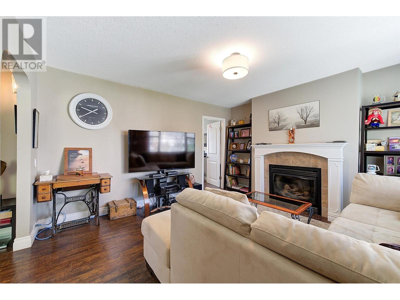 Photo 9 of 559 Cambridge Avenue, Kelowna BC