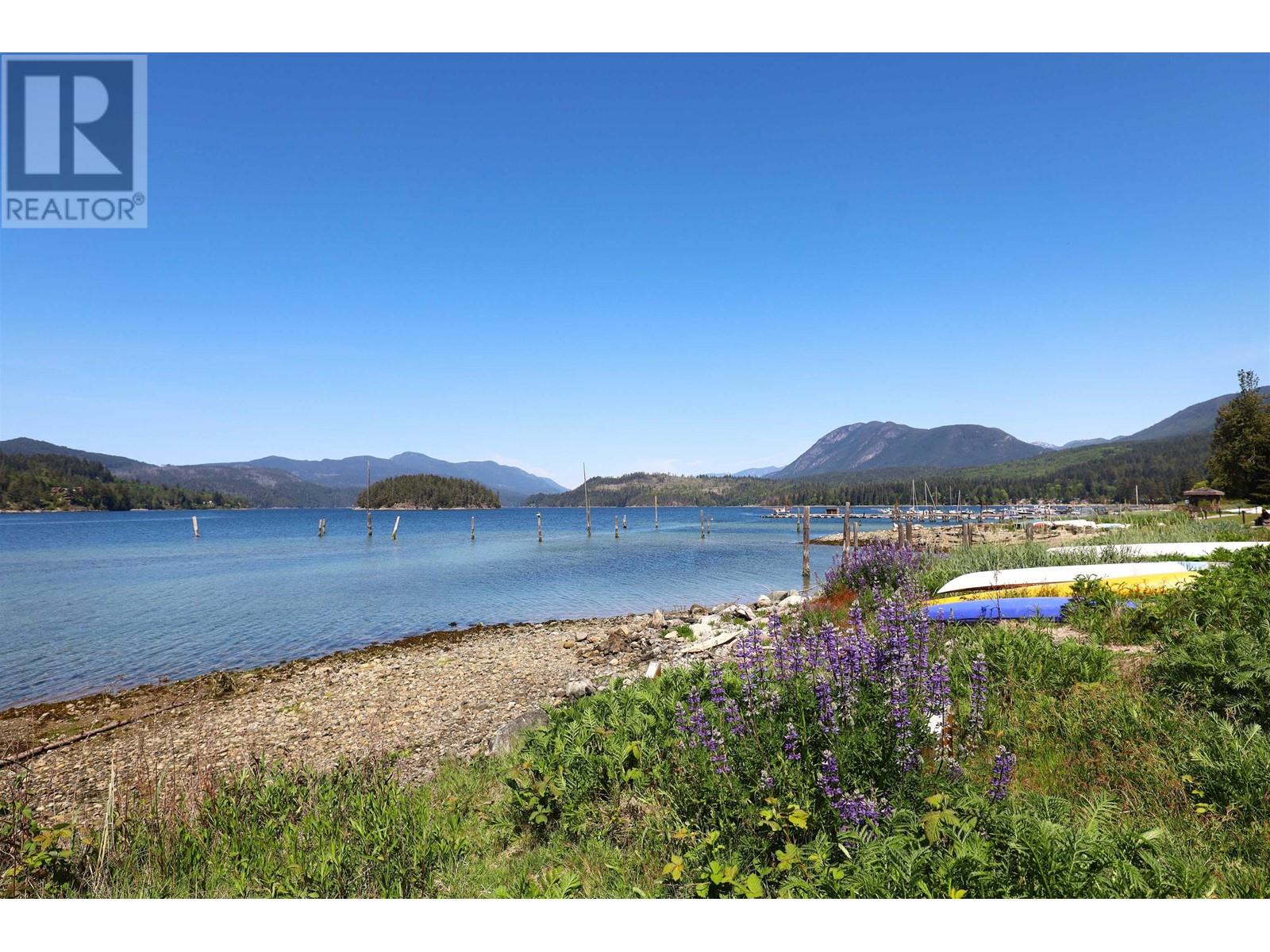 5994 BEACHGATE LANE, Sechelt