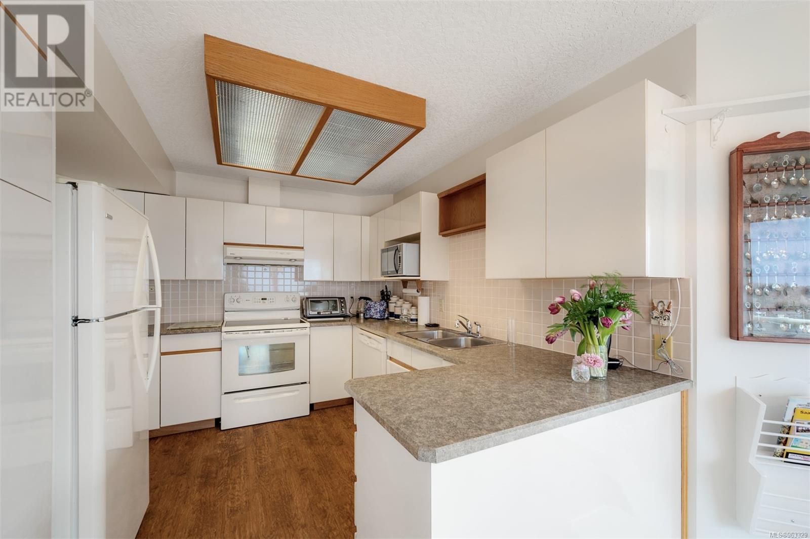 404 6880 Wallace Dr, Central Saanich