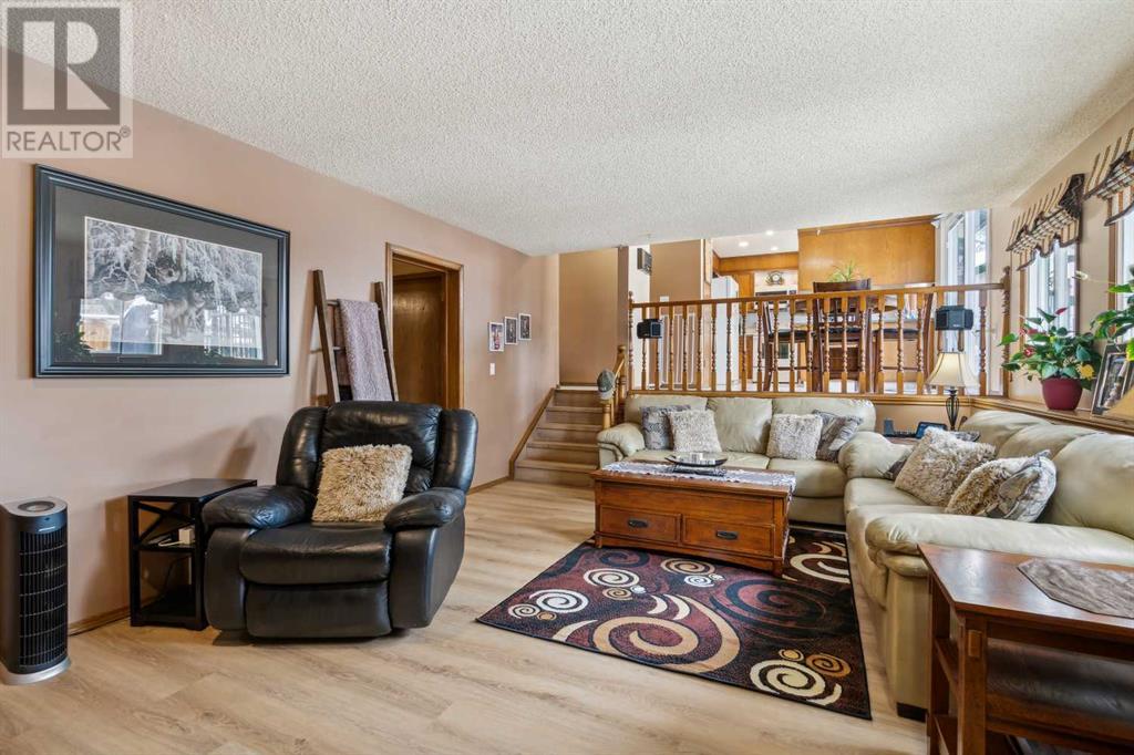 Single Family House for Sale in  Woodbrook Place SW Woodbine Calgary 