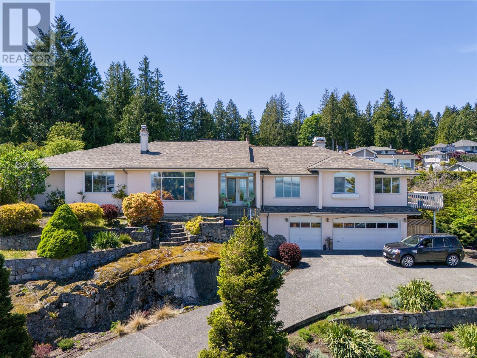  8816 FOREST PARK Drive, North Saanich