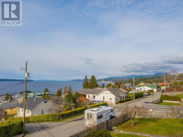 4472 OMINECA AVE, Powell River