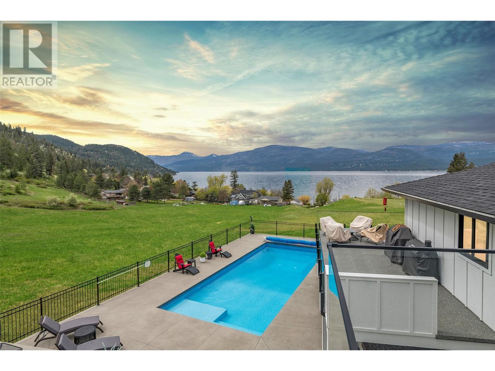  8590 Harbour Heights Road, Vernon
