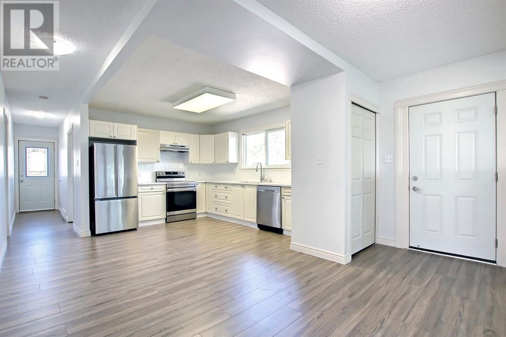 Single Family House Bi-level for Sale in   Avenue SE Ogden Calgary 