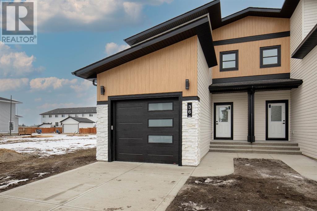 Single Family House for Sale in  Earl Close Evergreen Red Deer 